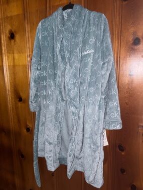 Calvin Klein Women's Light Gray Plush Robe Jacket